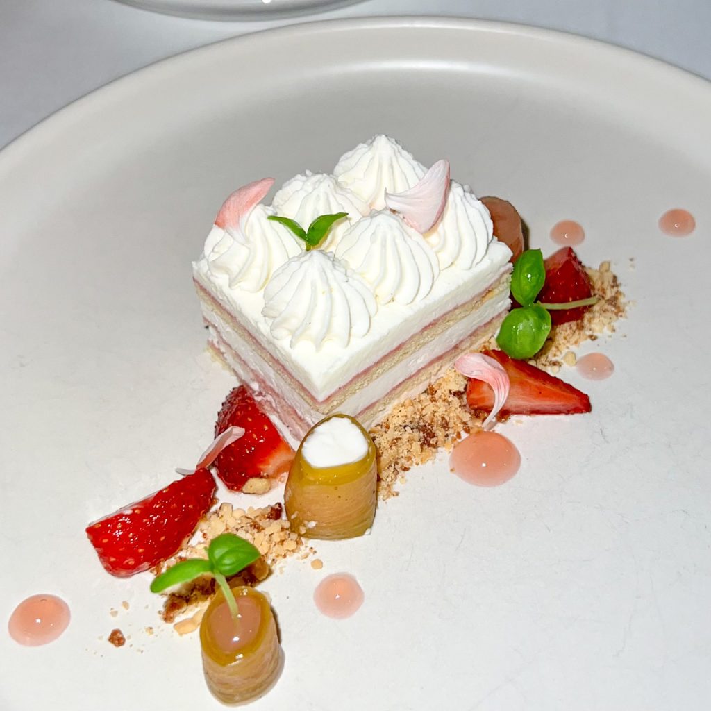 strawberry cake at Beckta