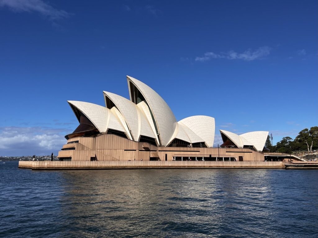 sydney opera house side